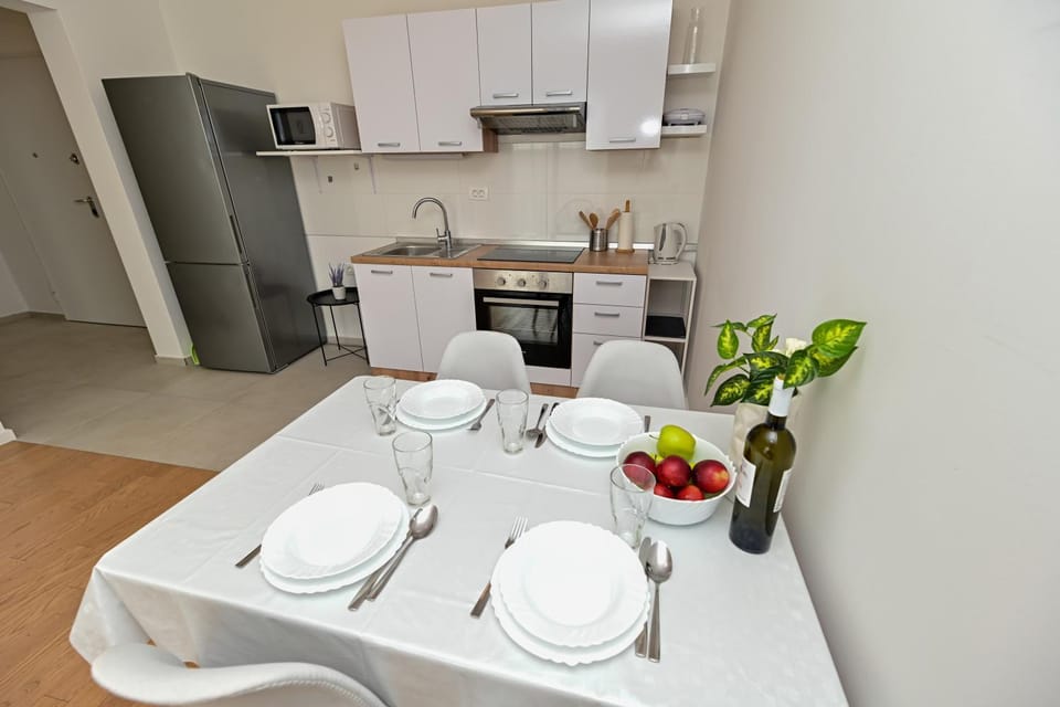 Kitchen or kitchenette, Food and drinks, Dining area, Food, minibar, pet friendly