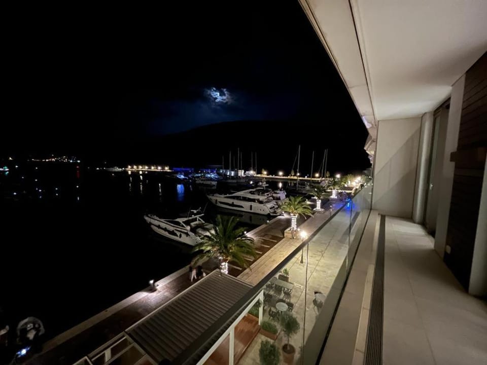 Night, View (from property/room), Balcony/Terrace, Sea view