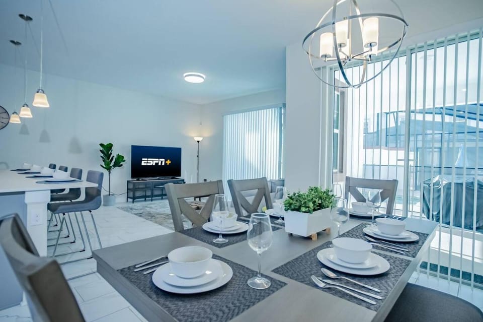 Relax in Ultimate Comfort with Pool & BBQ Area House in Kissimmee