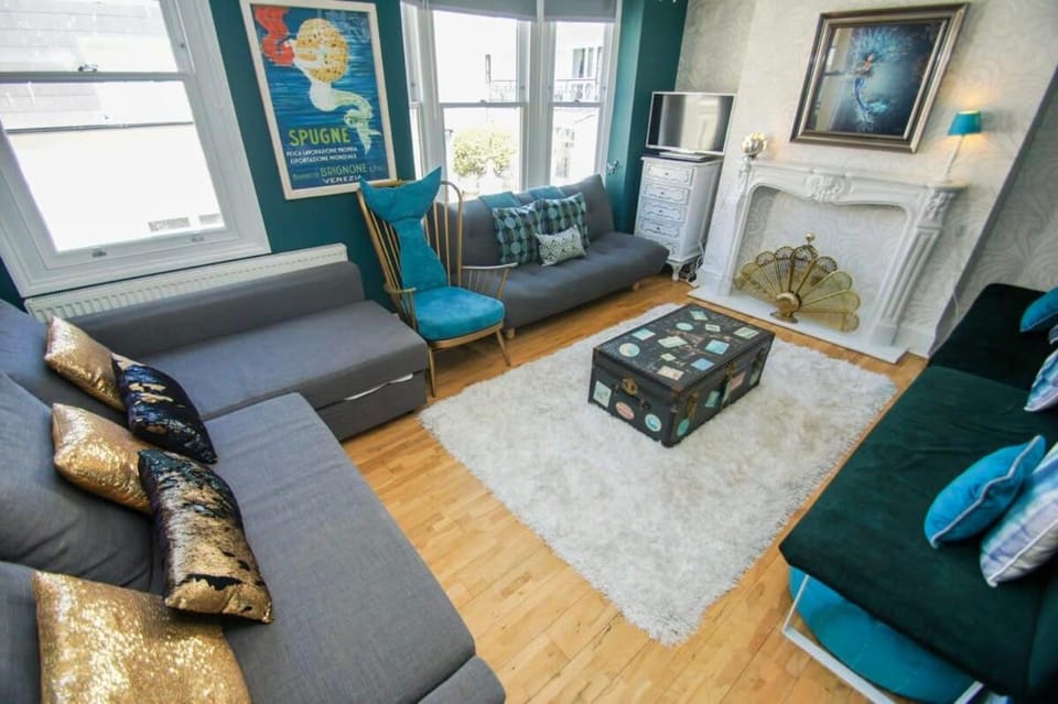 Mermaid Townhouse- by Brighton Holiday Lets House in Brighton