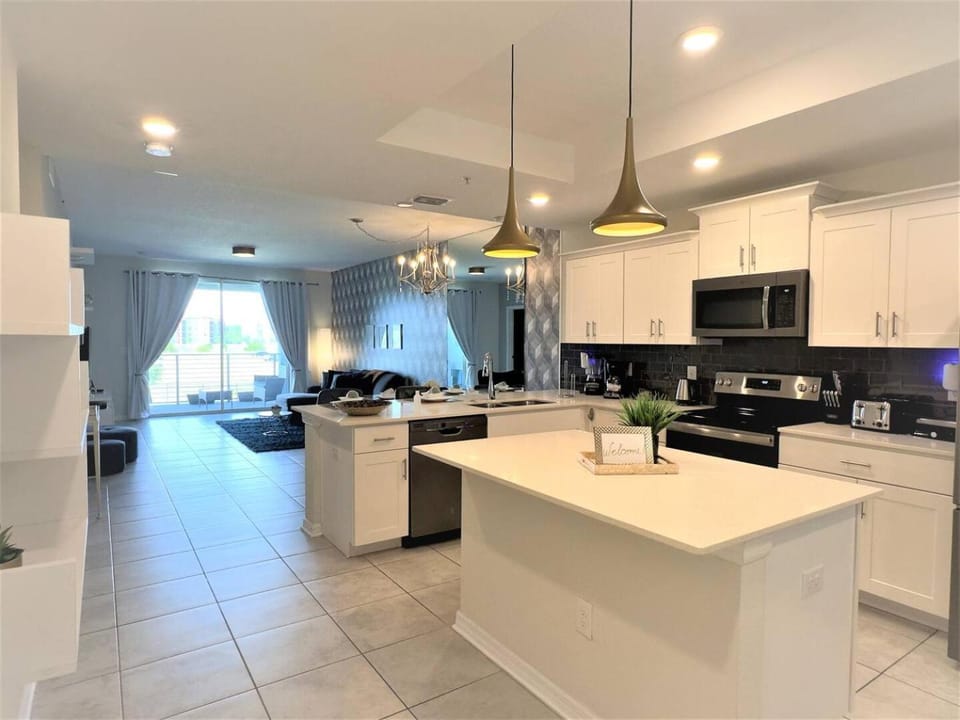 Charming Holiday Condo, Only 7 min to Disney Apartment in Kissimmee
