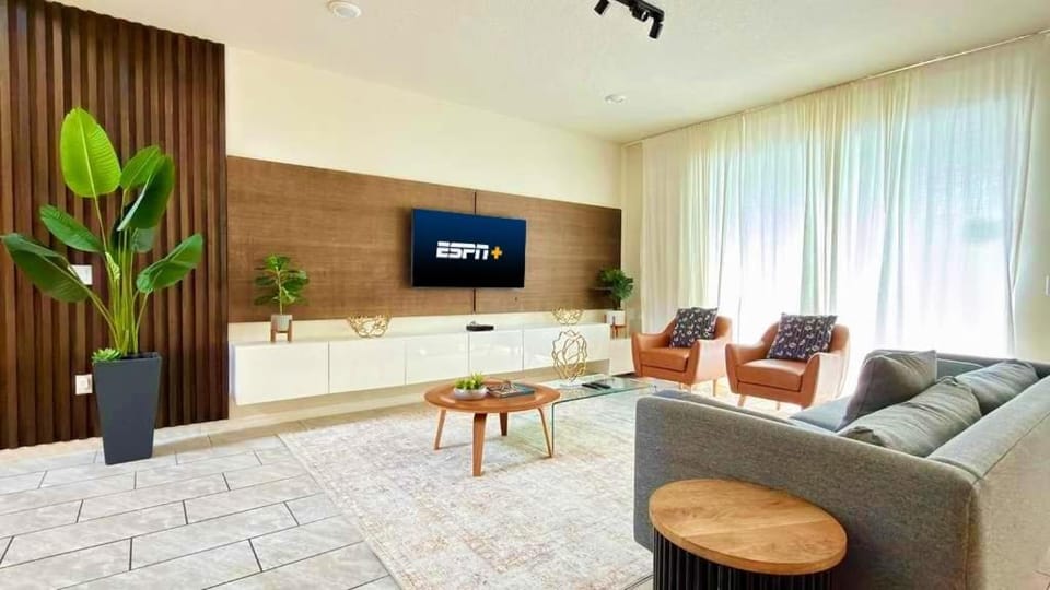 Luxurious 5BR w Pool, Spa, Game Room & BBQ Grill House in Four Corners