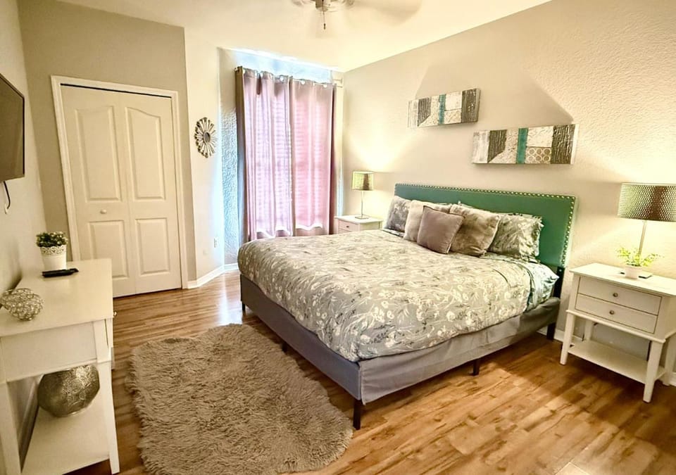 2BR2BA Getaway 7 Miles from Orlando Parks Apartment in Four Corners
