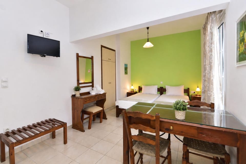 Elizabeth Rooms Apartment in Palaiochora