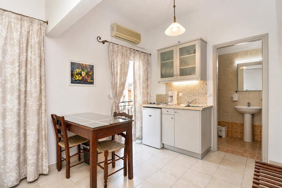 Elizabeth Rooms Apartment in Palaiochora