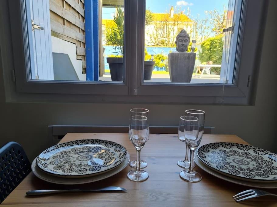 Marché Arago (3min), plage (8min), jardin clos. House in Château-d'Olonne