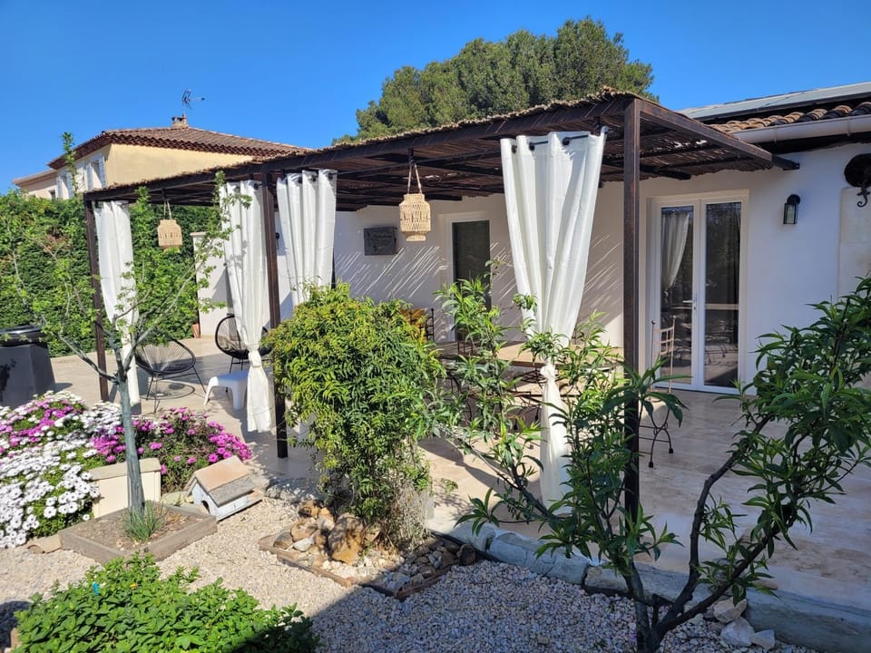 maisonnette avec piscine la picholine Apartment in Provence-Alpes-Côte d'Azur