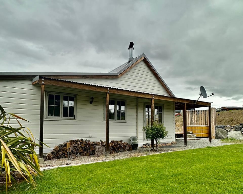 Property building, Hot Tub