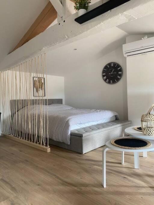 Studio neuf lumineux climatisé Apartment in Nouvelle-Aquitaine