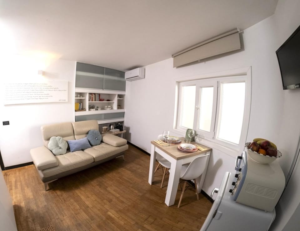 Kitchen or kitchenette, Dining area, kitchen