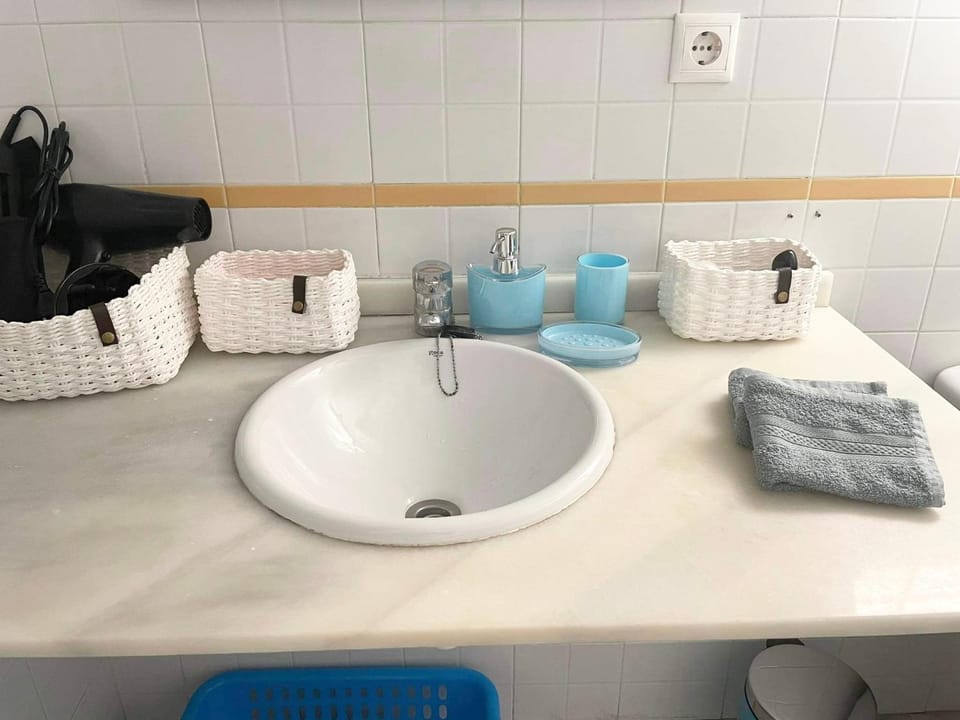 Bathroom, towels