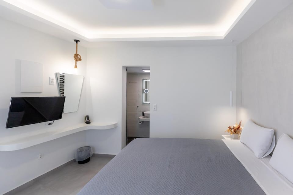 Bed, Bathroom, TV and multimedia, Photo of the whole room, Bedroom