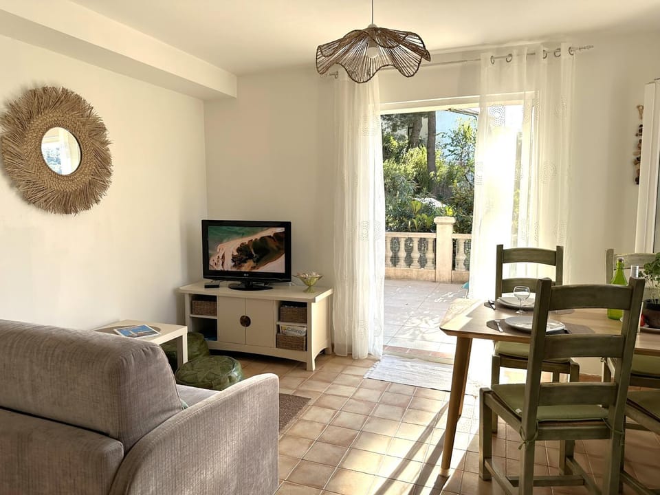 Patio, Communal lounge/ TV room, TV and multimedia, Living room, Seating area
