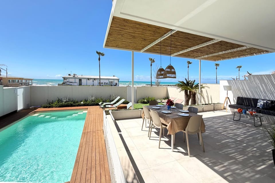 Property building, Restaurant/places to eat, Sea view, Sea view, Swimming pool, Breakfast
