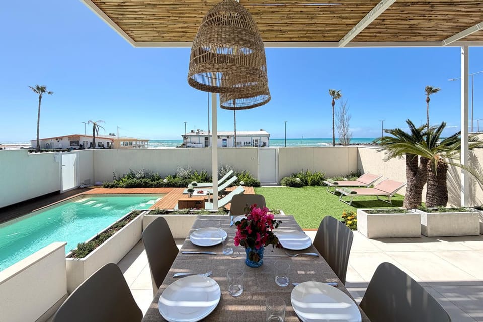 Property building, Restaurant/places to eat, Sea view, Sea view, Swimming pool, Breakfast