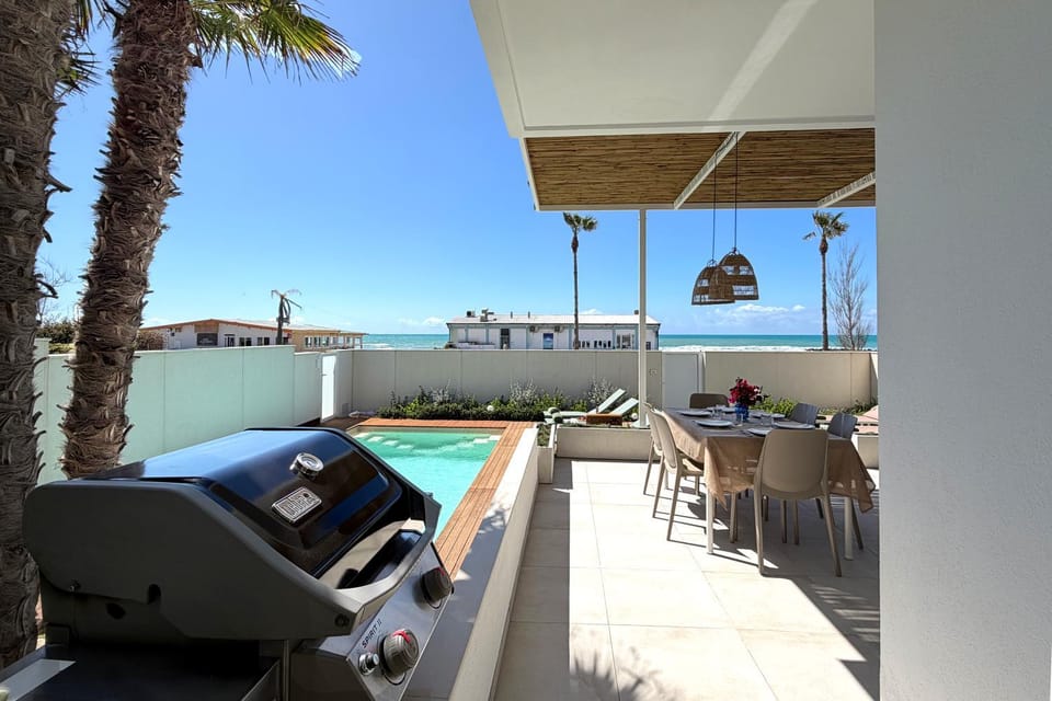 BBQ facilities, BBQ facilities, Dining area, Swimming pool, Lunch