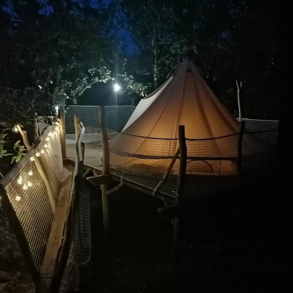 TENTE HIBOU INSOLITE AVEC FILET DE DETENTE Camping lou cantou cevenol Campground/ 
RV Resort in Anduze