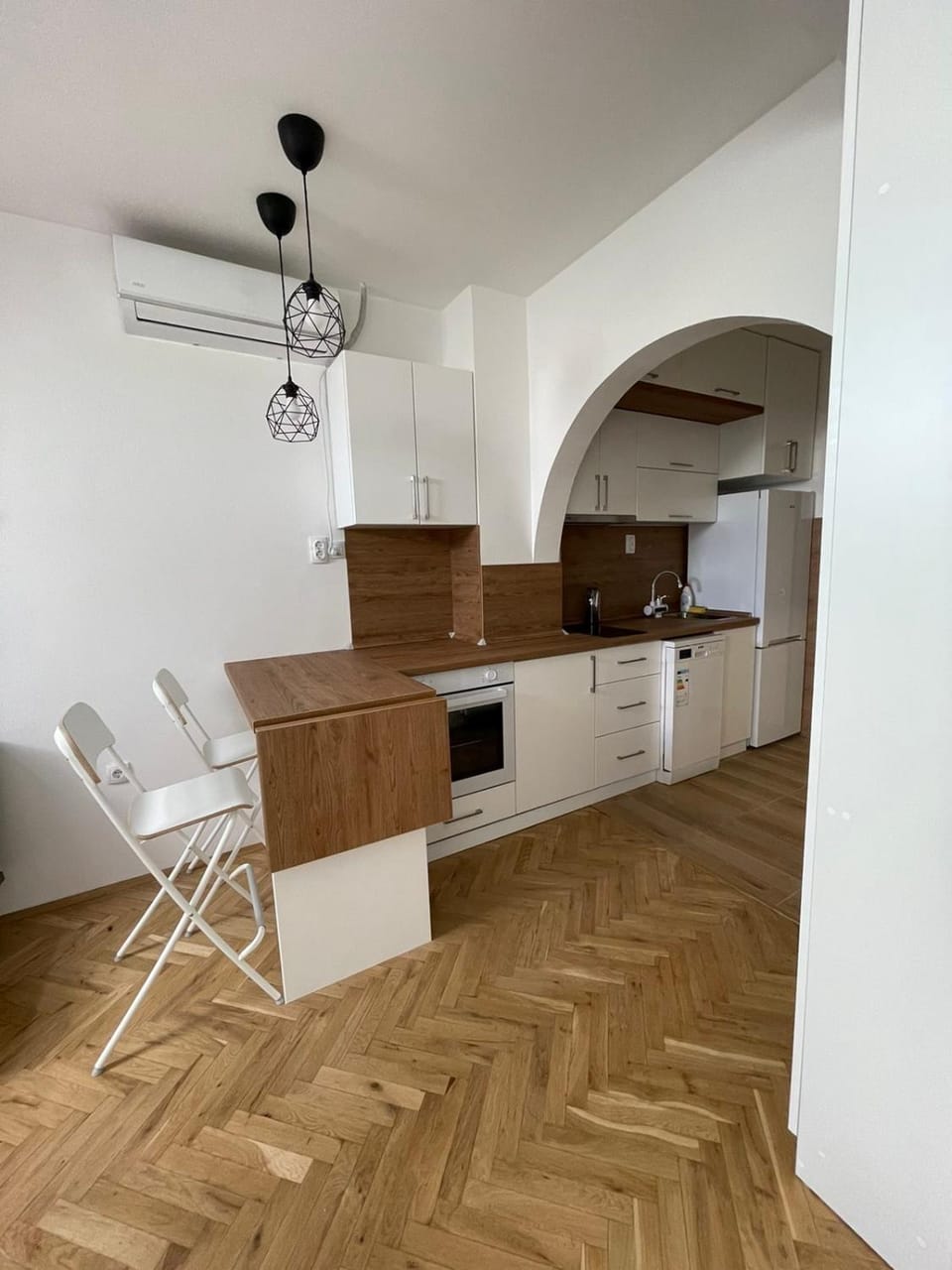 Kitchen or kitchenette, Dining area, pet friendly, air conditioner