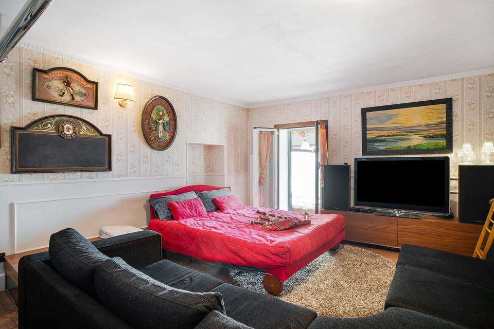 Property building, Living room
