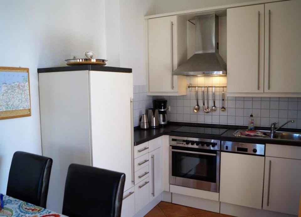 Lichtdurchflutete Fewo mit 2 Balkonen, strandnah, mit Parkplatz Apartment in Kühlungsborn