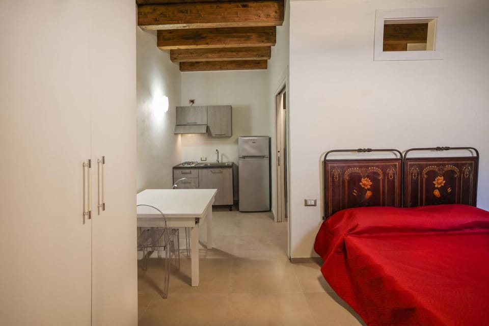 Bed, Kitchen or kitchenette, Photo of the whole room, Bedroom