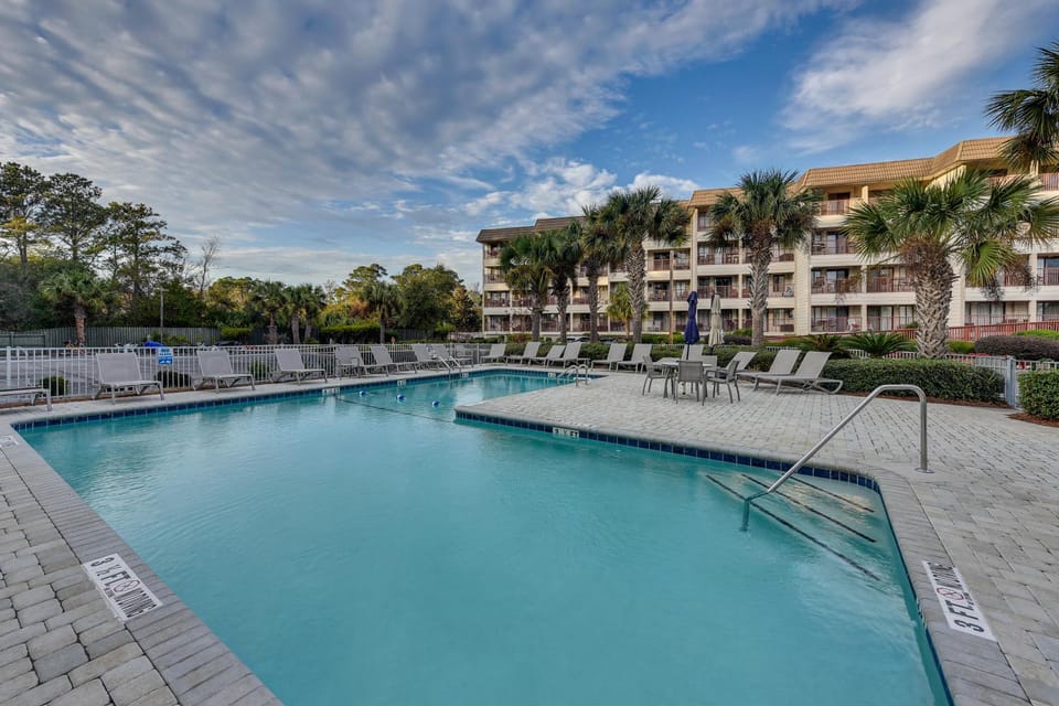 Steps to Beach! Top-Floor Condo in Hilton Head House in Hilton Head Island
