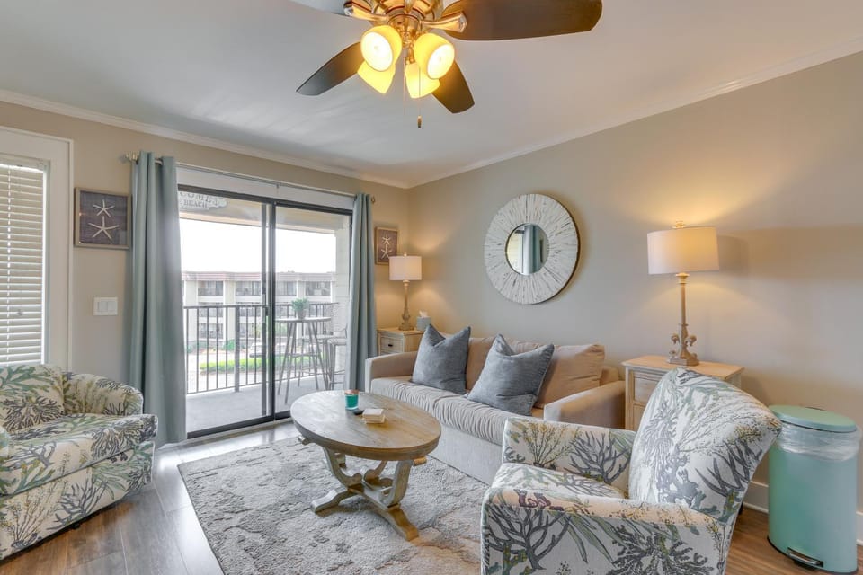 Steps to Beach! Top-Floor Condo in Hilton Head House in Hilton Head Island