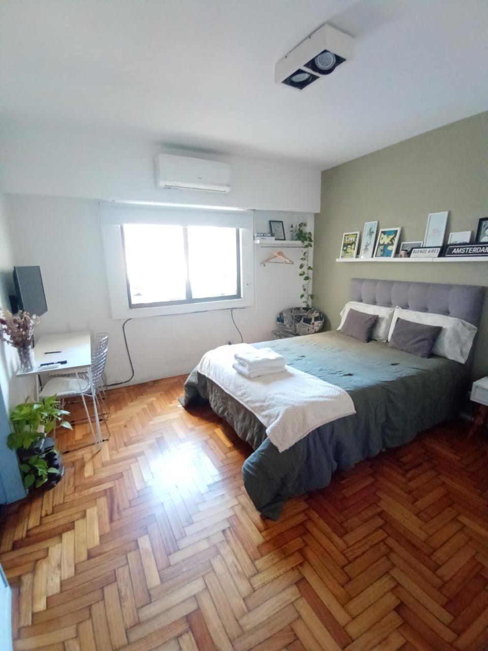 Photo of the whole room