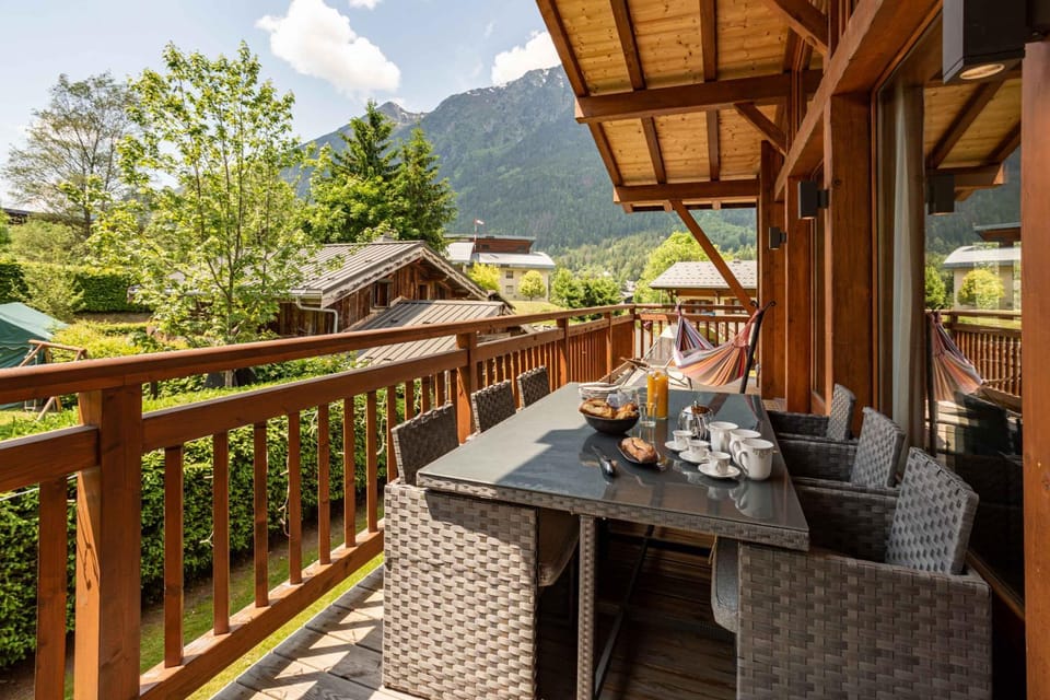 Balcony/Terrace, Dining area, Mountain view