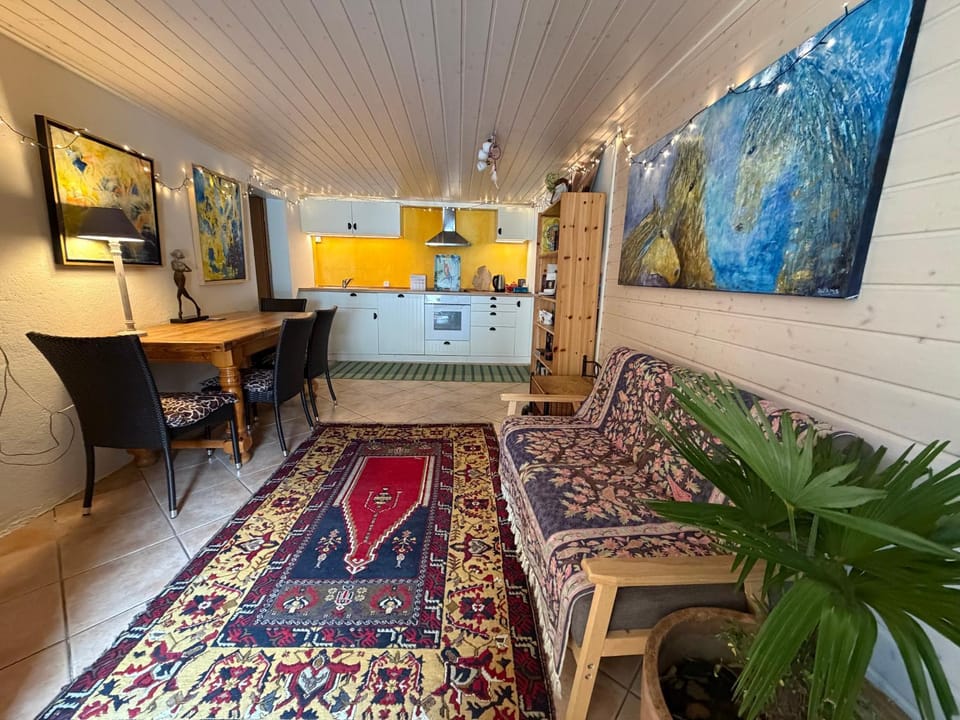 Property building, Restaurant/places to eat, Breakfast