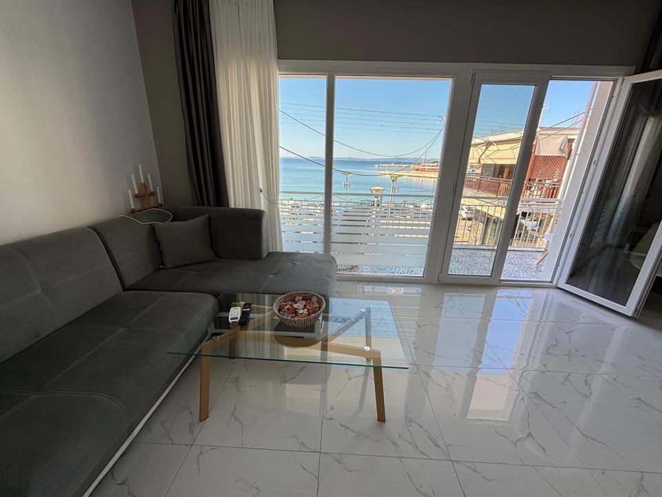 Natural landscape, View (from property/room), Balcony/Terrace, Living room, Seating area, Sea view