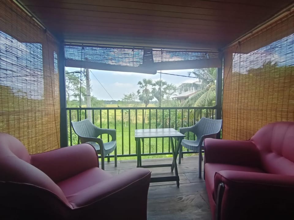 Patio, Day, Natural landscape, View (from property/room), Balcony/Terrace, Seating area, Mountain view