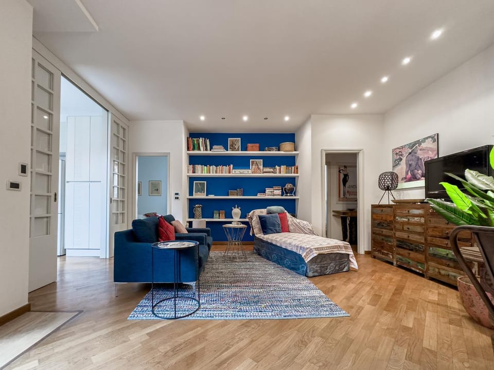 Communal lounge/ TV room, Library, TV and multimedia, Living room, Photo of the whole room, Seating area, Evening entertainment