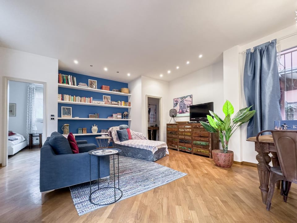 Library, TV and multimedia, Living room, Seating area, hair dresser