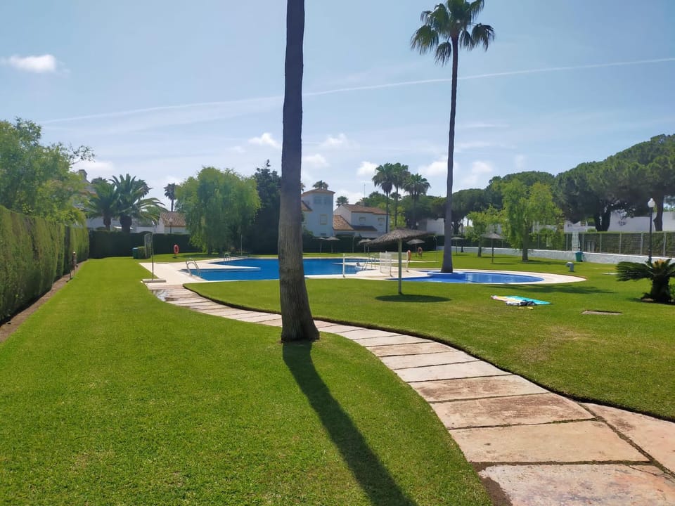 Off site, Garden