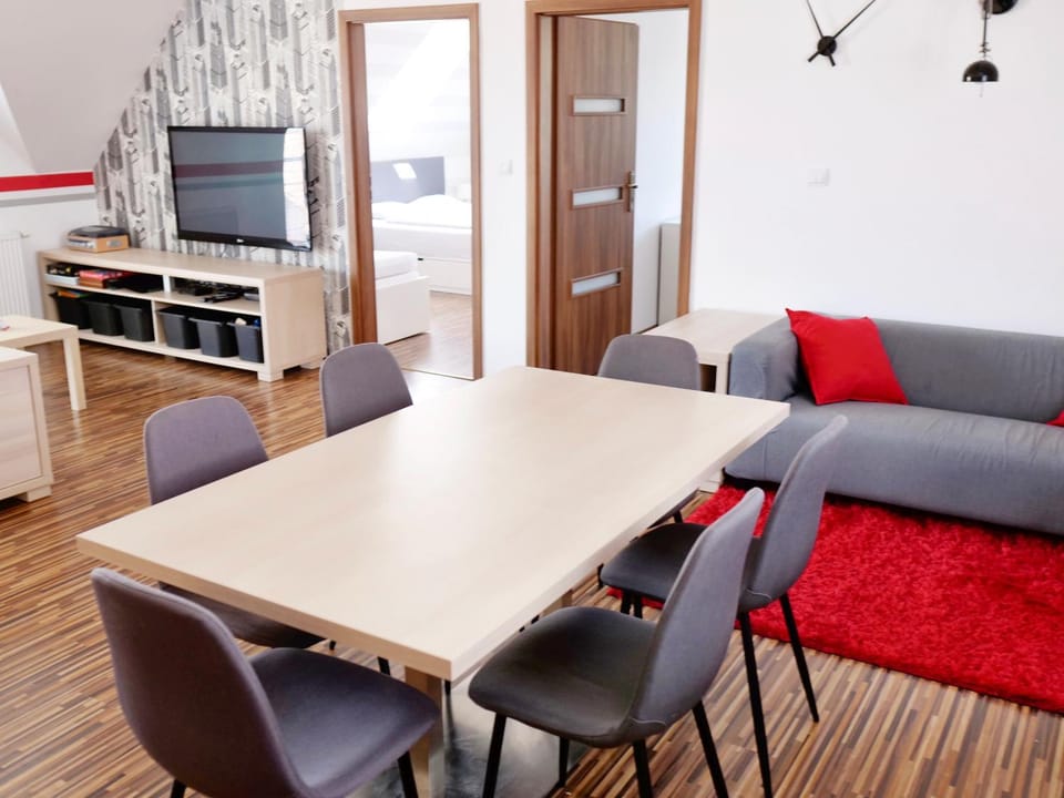 Communal lounge/ TV room, TV and multimedia, Living room, Seating area