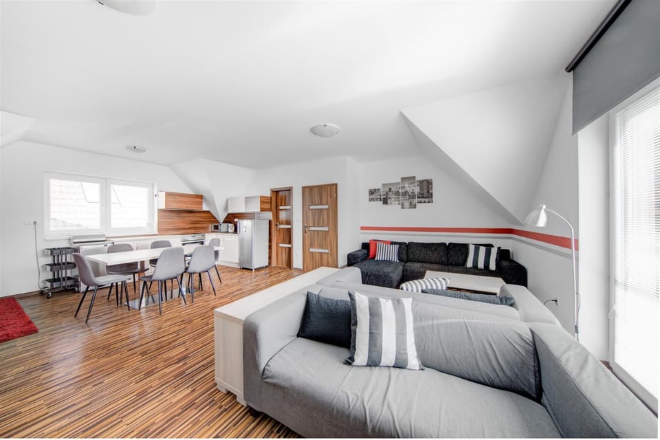 Living room, Photo of the whole room