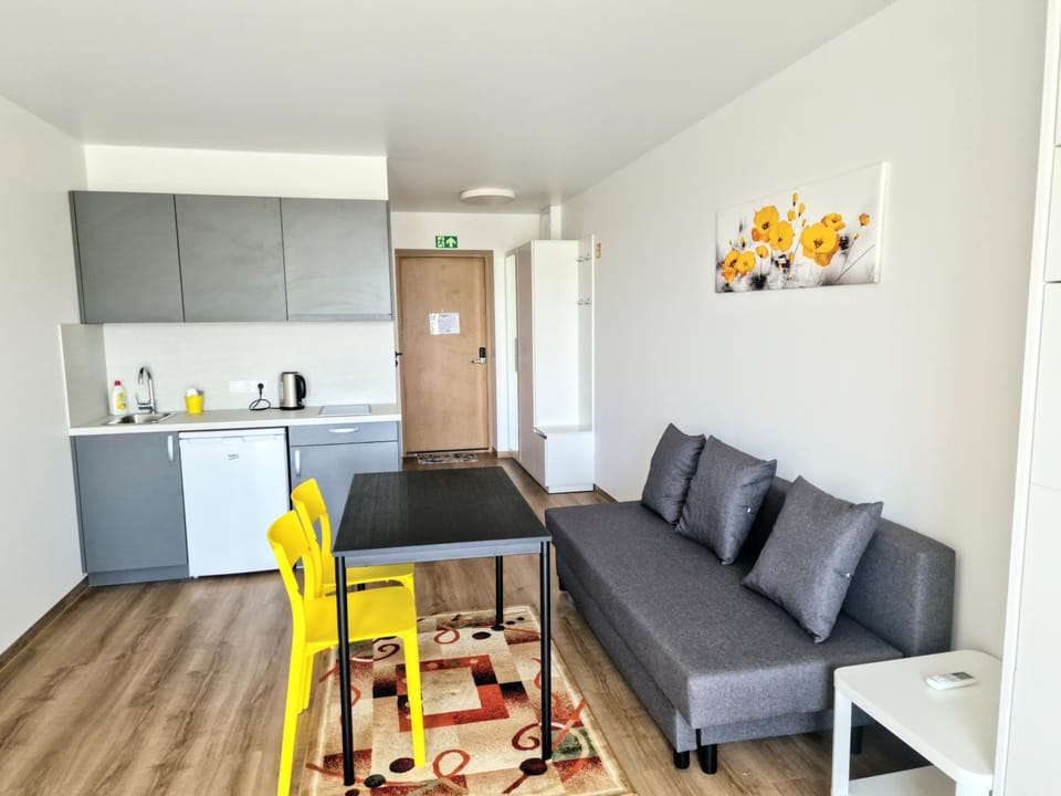 Kitchen or kitchenette, Living room