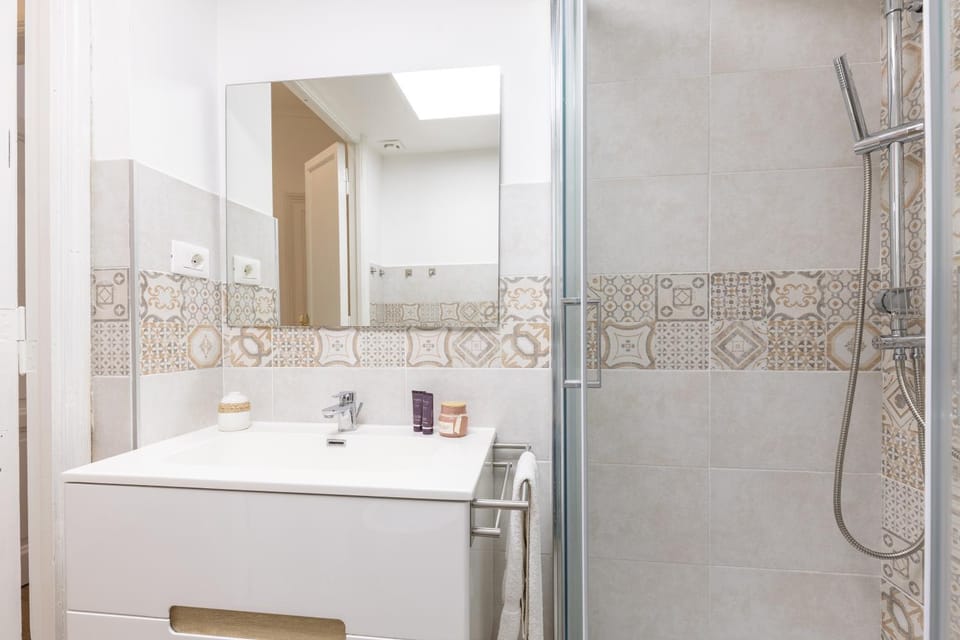 Shower, Bathroom, towels