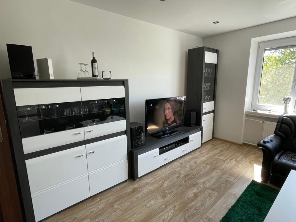 Communal lounge/ TV room, TV and multimedia, Living room, Seating area, Evening entertainment