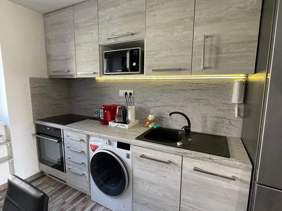 Coffee/tea facilities, Kitchen or kitchenette, dishwasher, minibar, pet friendly, stove, washing machine