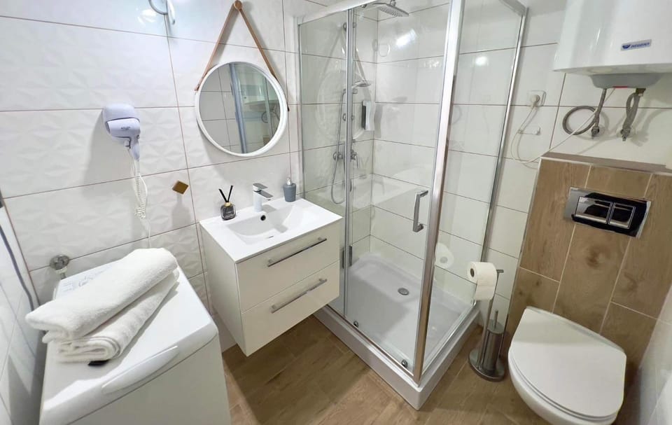 Shower, towels