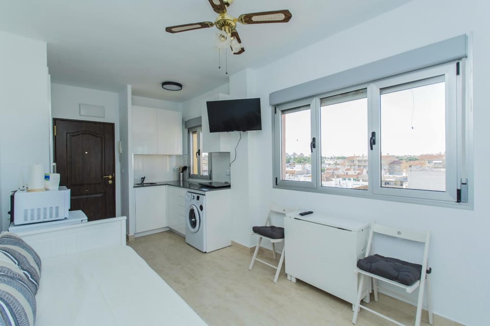 Bed, TV and multimedia, Kitchen or kitchenette, Living room, Photo of the whole room, Seating area, Dining area, Bedroom, fireplace, minibar, air conditioner
