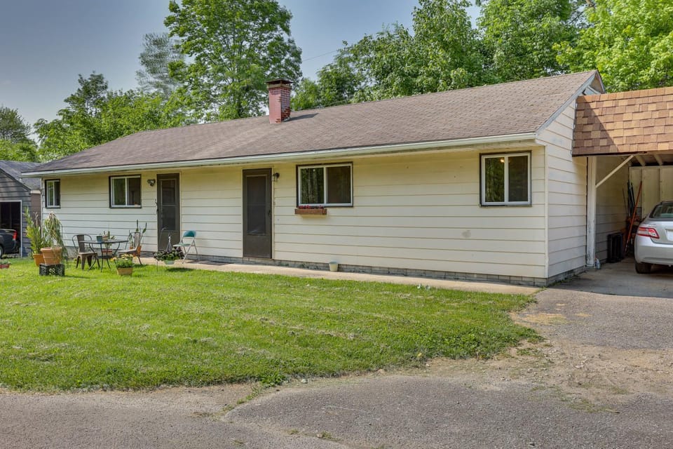 Cozy Youngstown Apartment w/ Central A/C + Heating Apartment in Boardman