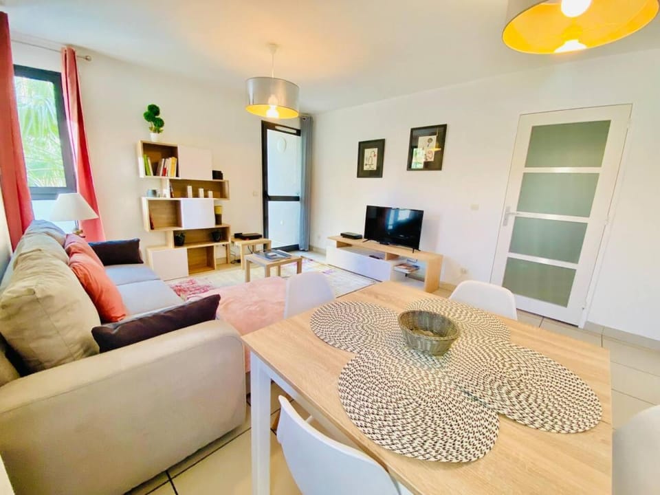 Communal lounge/ TV room, TV and multimedia