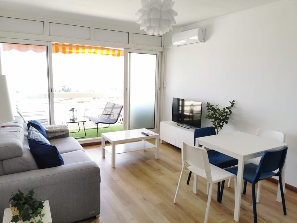 Antibes studio Vauban dernier étage vue mer Apartment in Antibes