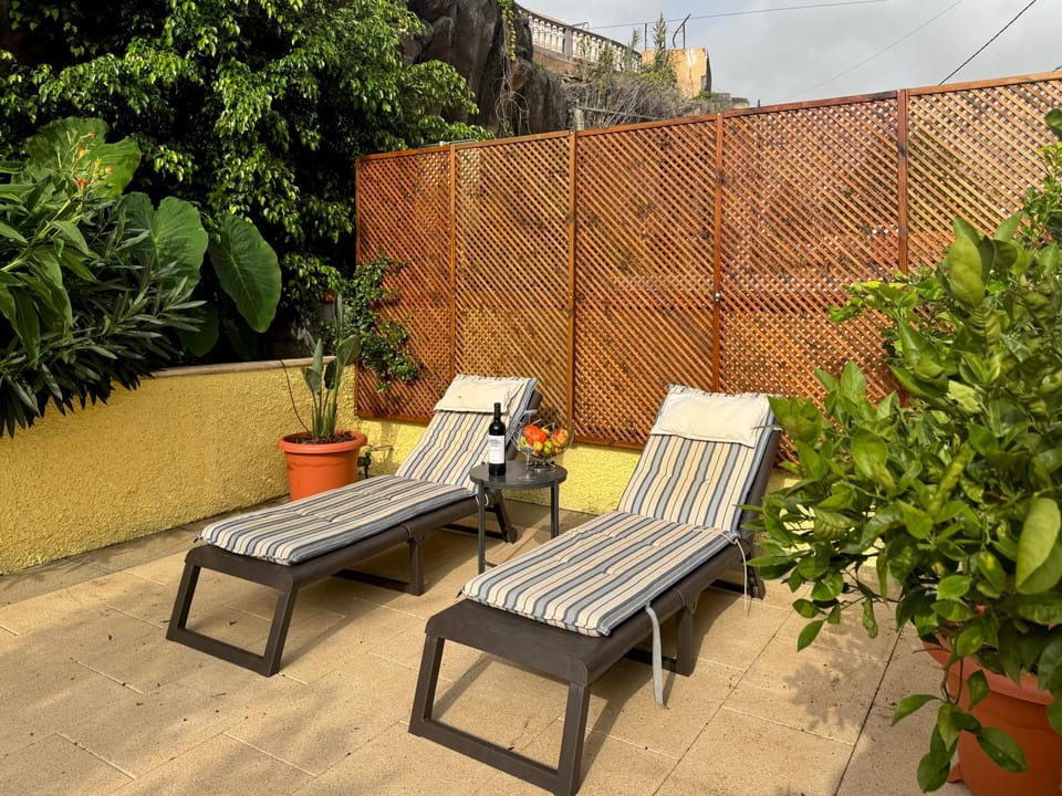 Balcony/Terrace, sunbed