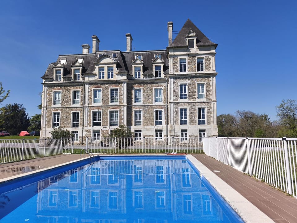 Property building, Swimming pool