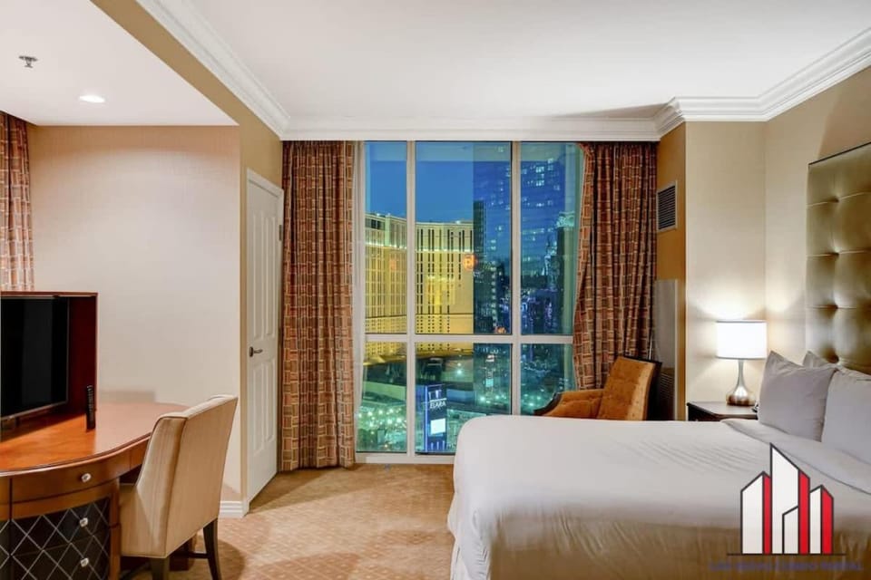 Signature 2Br3Ba F1 View Balcony Ste 21-701 and 03 House in Las Vegas Strip