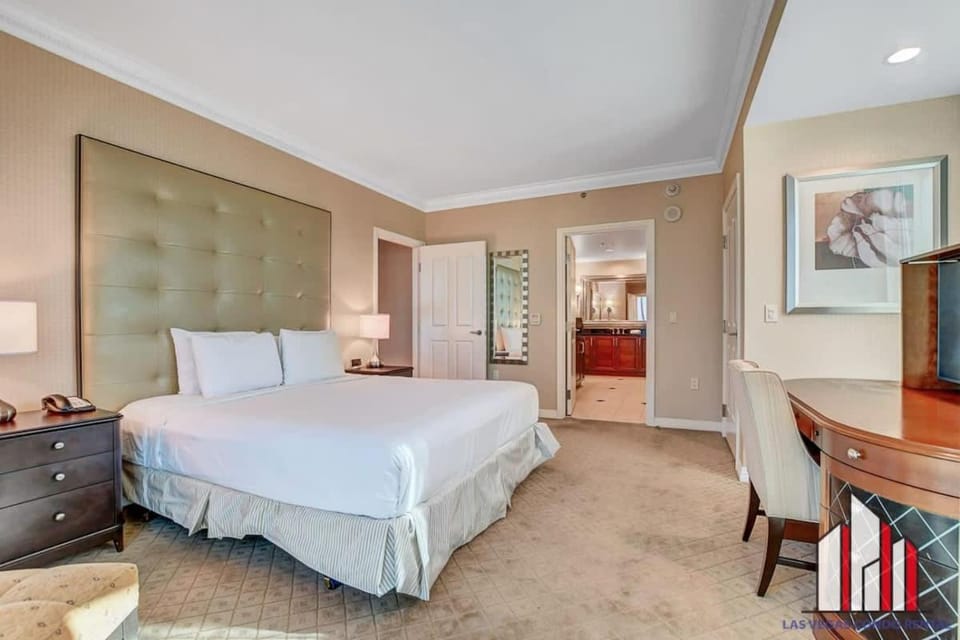 Signature 2Br3Ba F1 View Balcony Ste 21-701 and 03 House in Las Vegas Strip